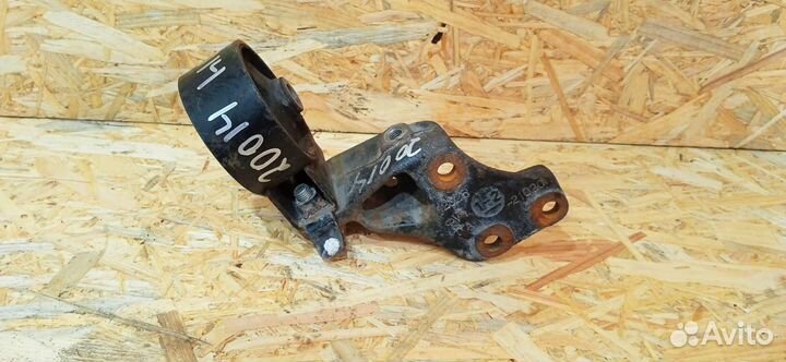 Подушка крепления двигателя передняя Toyota Yaris