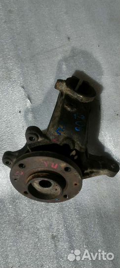 Поворотный кулак левый 1-4L Peugeot 206