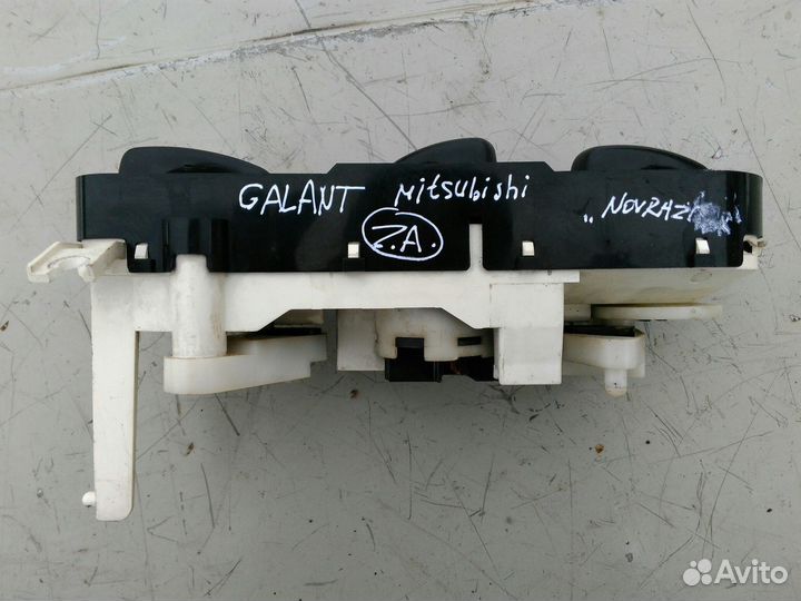 Блок управления печкой Mitsubishi Galant 1993-1997