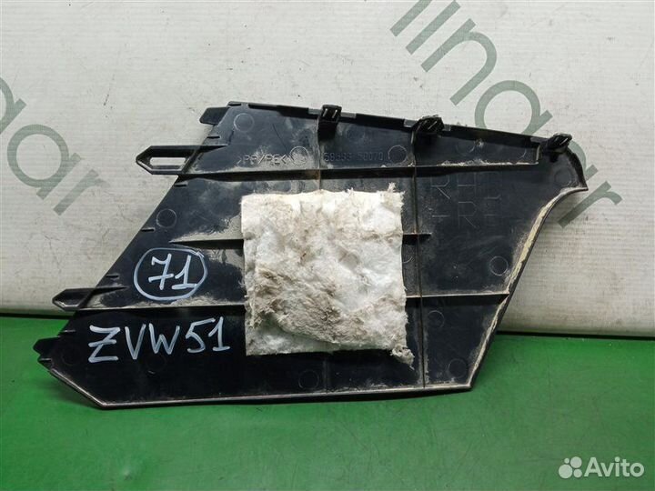 Пластик салона Toyota Prius ZVW51