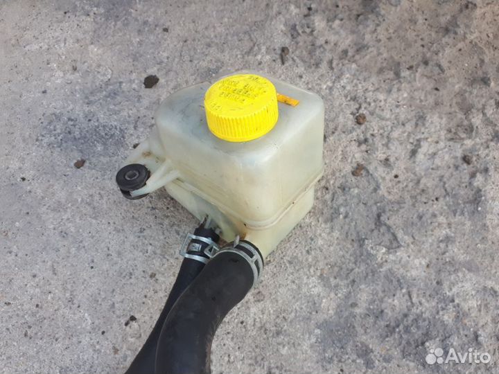 Бачок гидроусилителя руля Mazda Familia BH