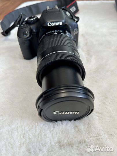 Зеркальный фотоаппарат Canon 550D