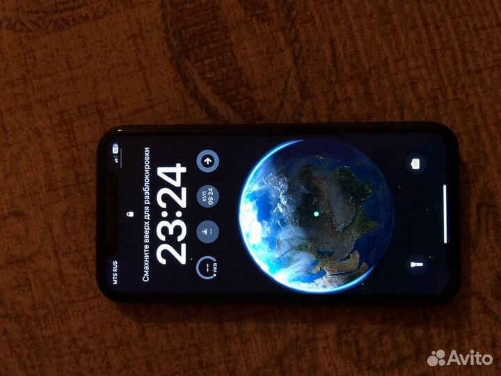 Телефон iPhone 11