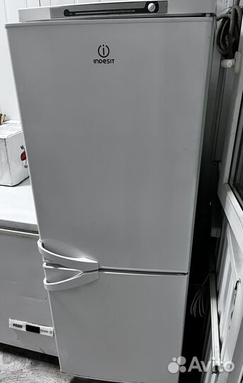Холодильник indesit