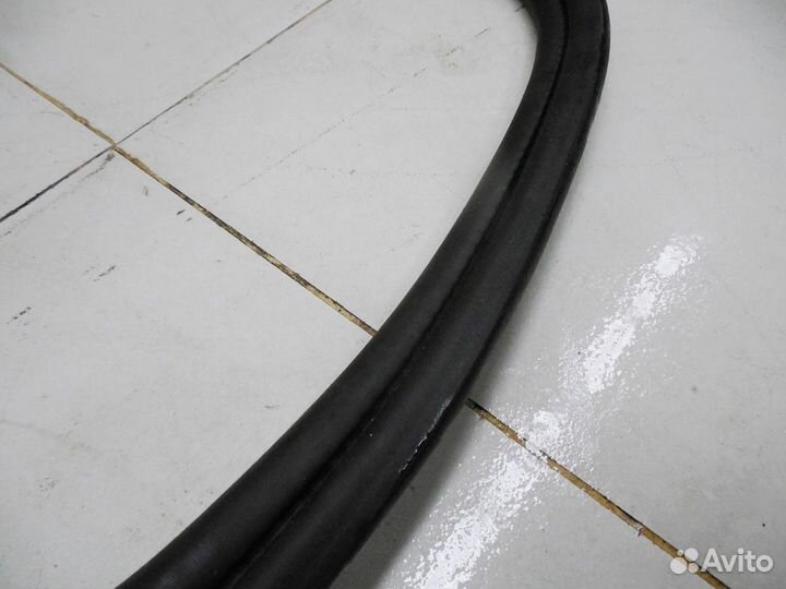 Уплотнитель багажника 1-серия E87/E81 2004