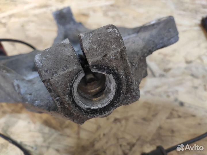 Кулак поворотный левый Chevrolet Cruze, Astra J