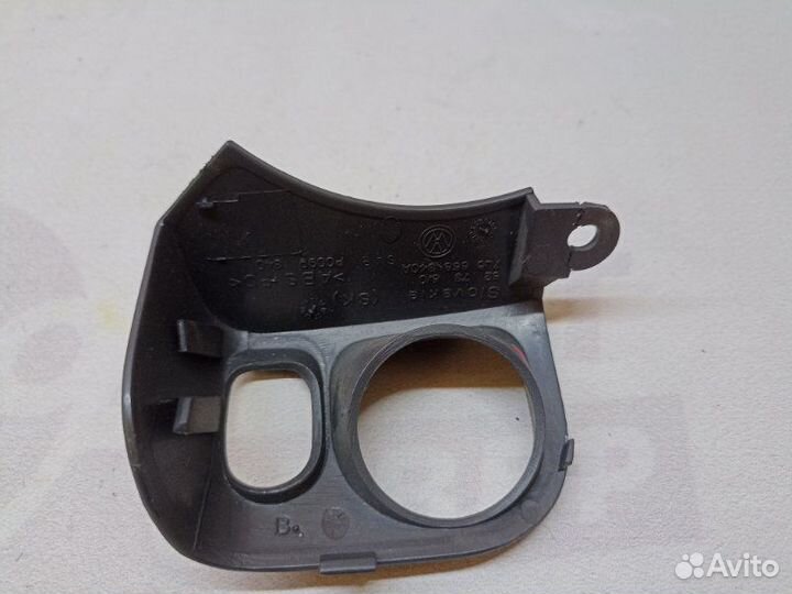 Накладка декоративная правая Volkswagen Touareg 7L