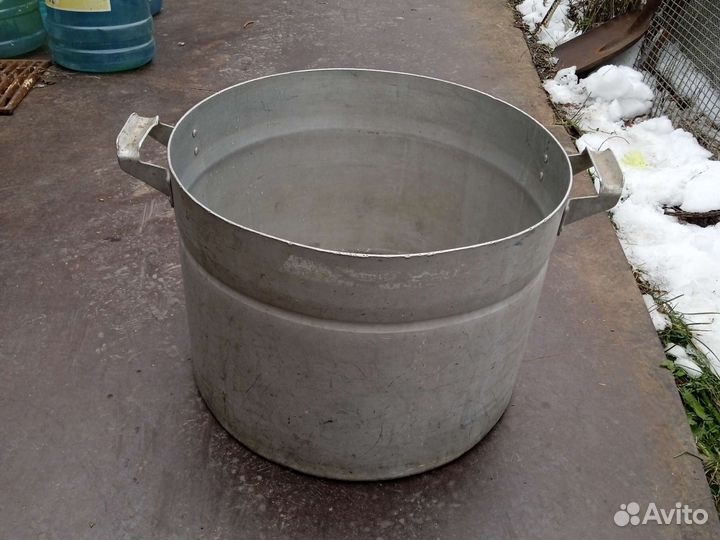 Аллюминевая кастрюля