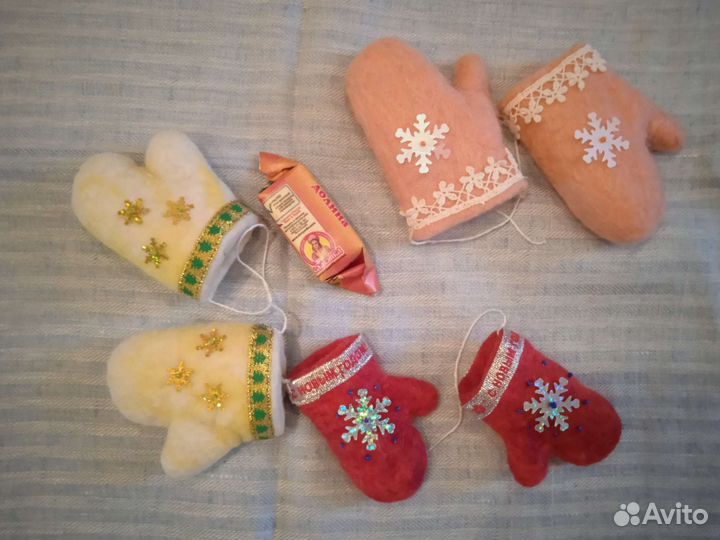 Сувенирные валяные мини валенки и варежки