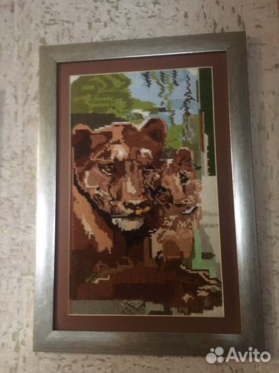 Картины вышиты в ручную