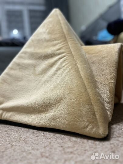 Лежанка для кошек