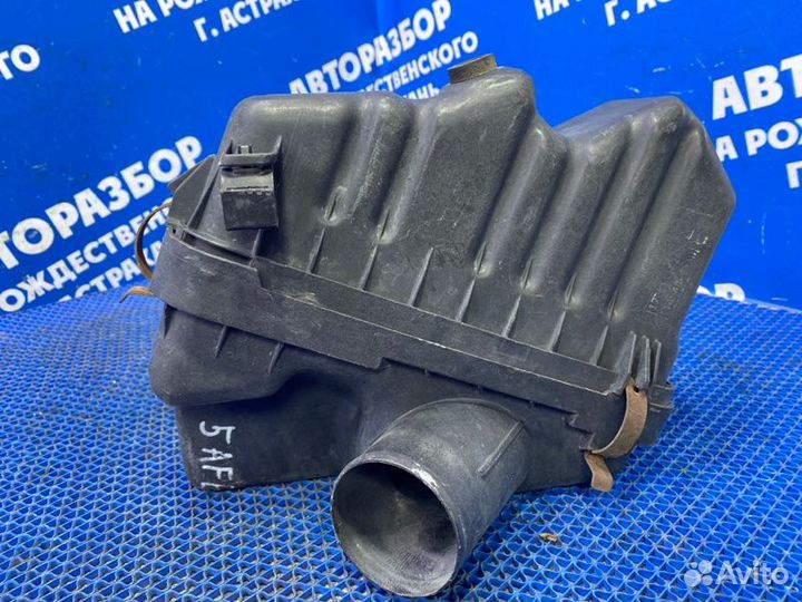 Корпус воздушного фильтра Toyota Corolla 100 седан