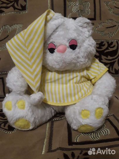Мягкий белый мишка