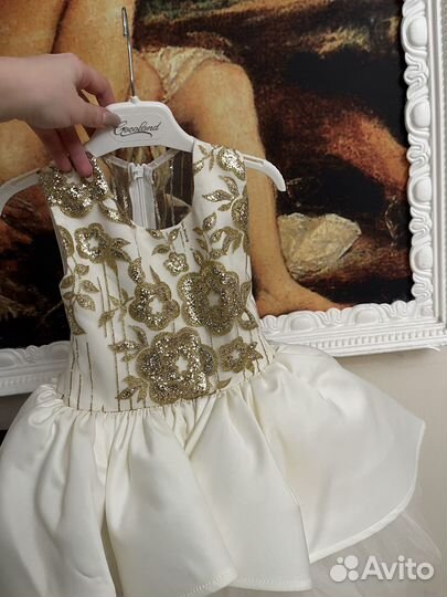 Платье праздничное 98