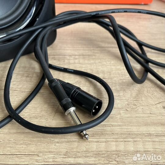 Студийные мониторы jbl