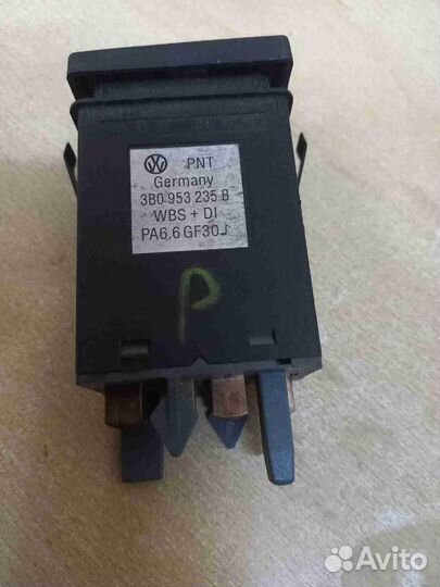 Кнопка аварийной сигнализации Volkswagen Passat