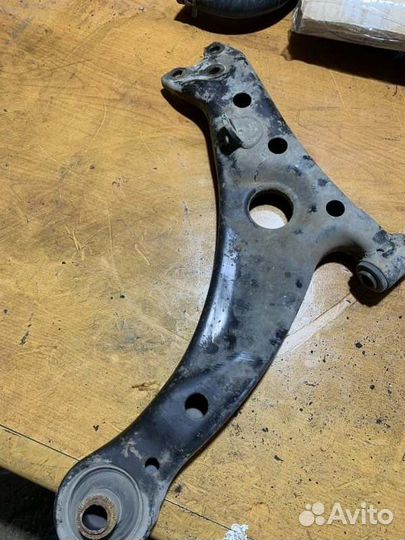 Рычаг подвески передний левый Toyota Corona premio