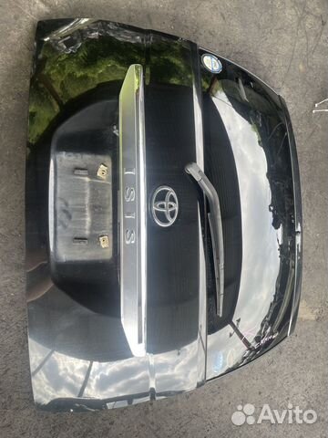 Дверь 5-я c Toyota Isis ZNM10G 1ZZ-FE