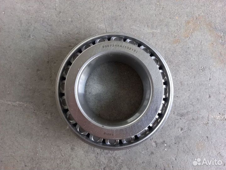 Роликовый подшипник ступицы внутренний 33215