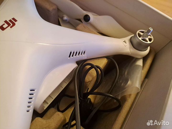 Квадрокоптер дрон DJI Phantom 3