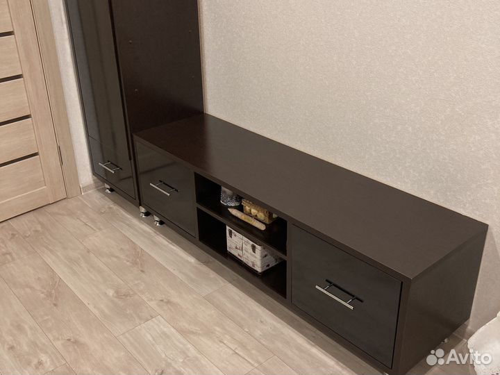 Тумба под телевизор и 2 высокие тупбочки