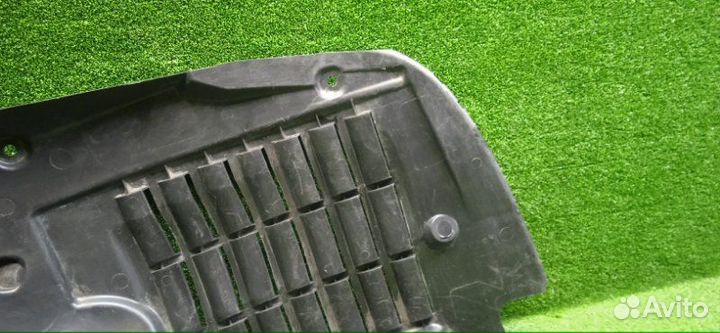 Подкрылок передний правый Land Rover Range Rover