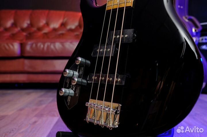 Бас гитара леворукая Cort (Комплект)