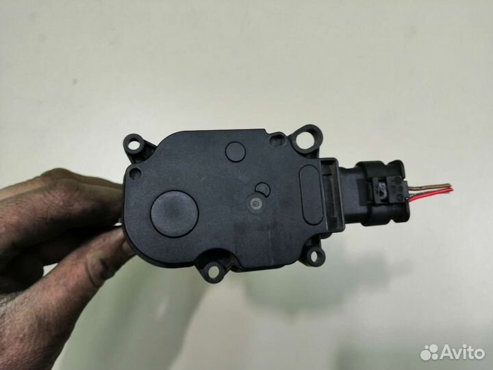 Моторчик привода жалюзи Форд Фокус 3 Куга