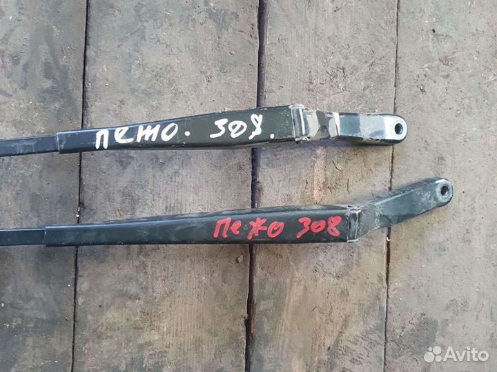 Поводок дворника Peugeot 308