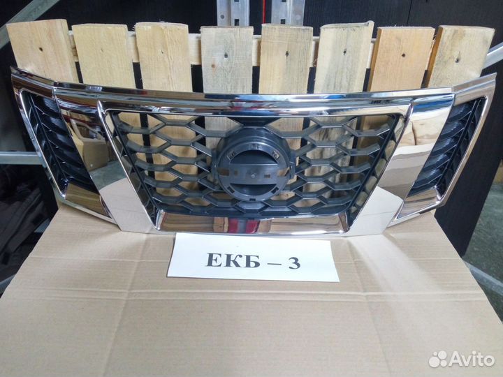 Решетка в капот Nissan Terrano