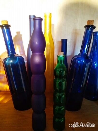 Бутылки коллекционные из цветного стекла