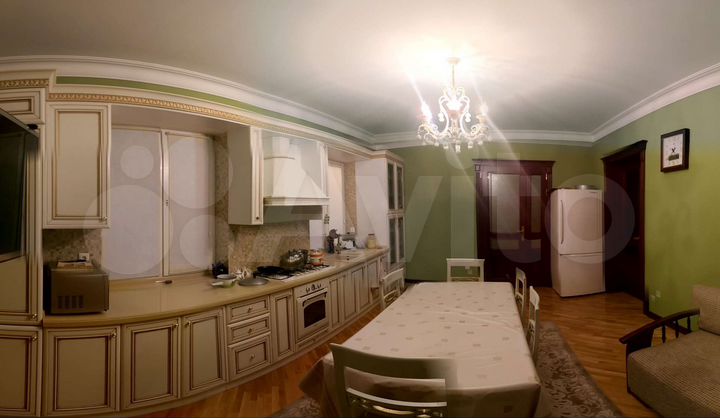 Дом 200 м² на участке 5 сот.