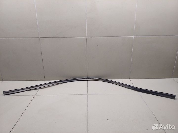 Уплотнитель капота Logan 2005-2014