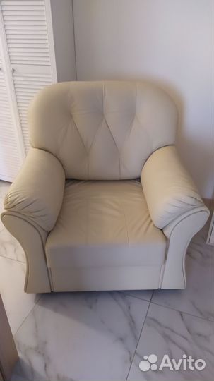 Кресло кожаное