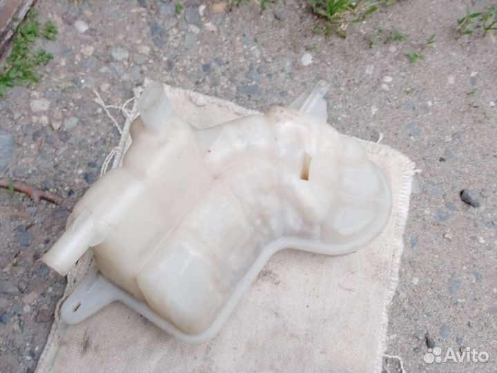 Расширительный бак Audi a6 c6 3.0