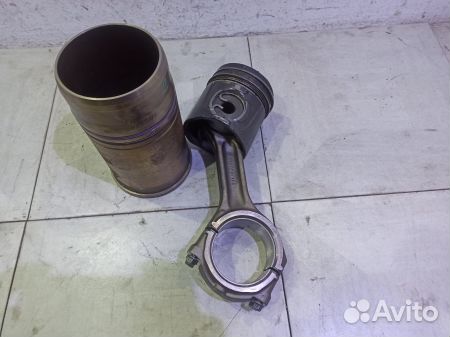 Поршень с шатуном Вольво