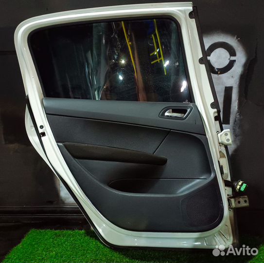 Дверь задняя левая Peugeot 308
