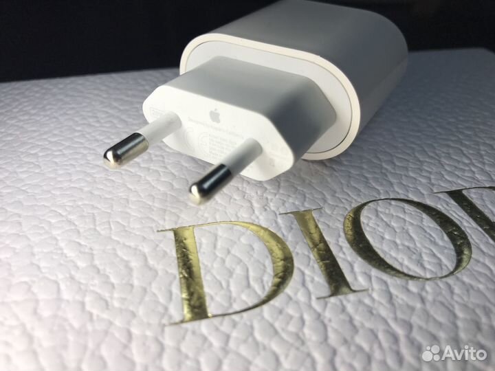 Зарядка на iPhone 20w оригинал б/у