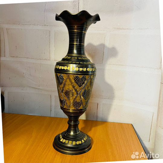 Индийская чеканная ваза