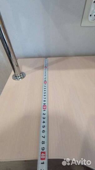 Угловой письменный стол с полками