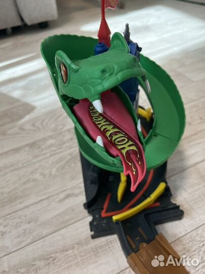 Машинки hot wheels (30шт) и трек Атака кобры