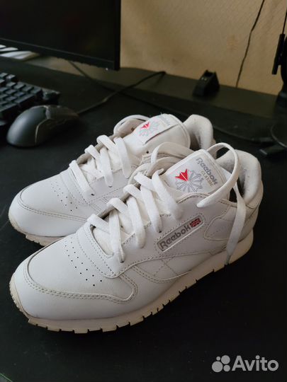 Кроссовки женские