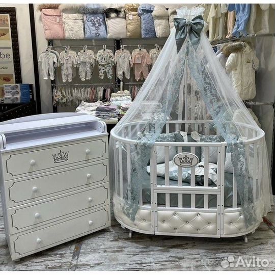 Круглая кроватка с экокожей и короной маятник