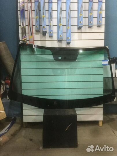 Лобовое стекло Kia Mohave / Borrego