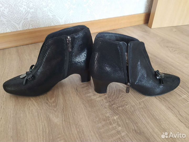 Абсолютно новые кожаные ботинки ботильоны