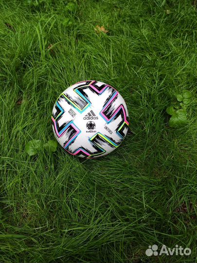 Футбольный мяч adidas Evro 2020