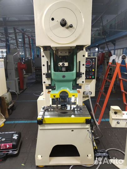 Штамповочный пресс Yangli JL21