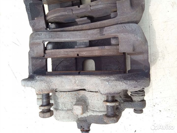 Суппорт тормозной передний Nissan Terrano 2 Ниссан