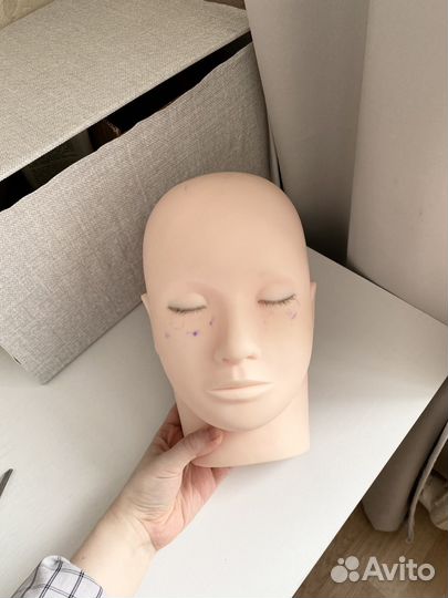 Манекен с натуральными ресницами