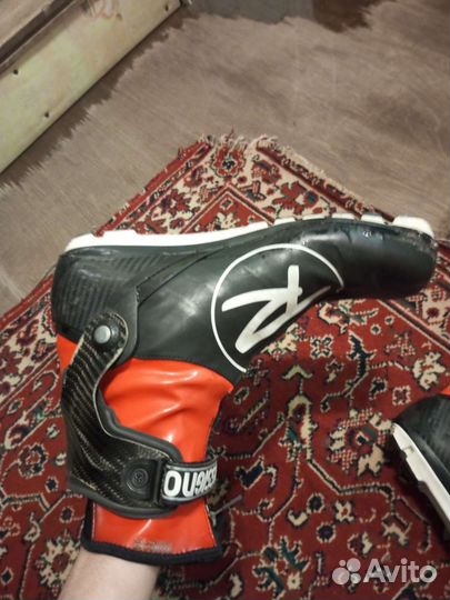 Лыжные ботинки